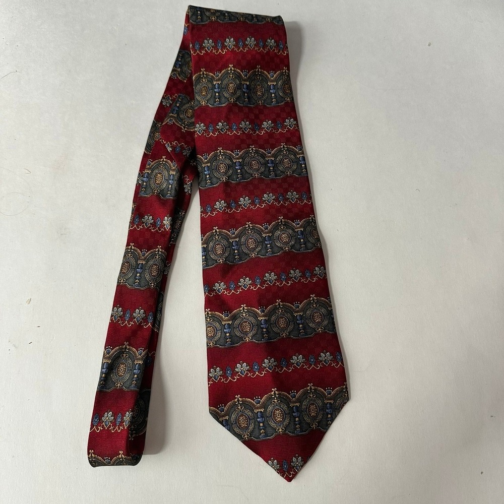 Bravini Mens Red Ornate Medallion Floral 100% Silk Necktie Made in USA Regal